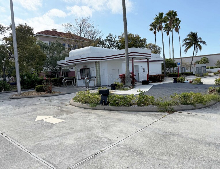 More Photos Of 500 E Yamato Rd, Boca Raton Freestanding For Lease