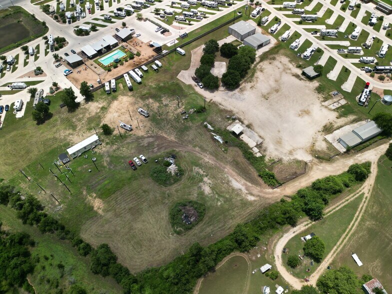 More Photos Of 126 Grist Mill Rd, Kyle Warehouse For Lease