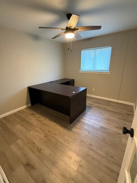 More Photos Of 1401 Thompson Cir, Gardendale Office For Sale