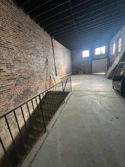 More Photos Of 1531 W 18th St, Chicago Apartments For Lease