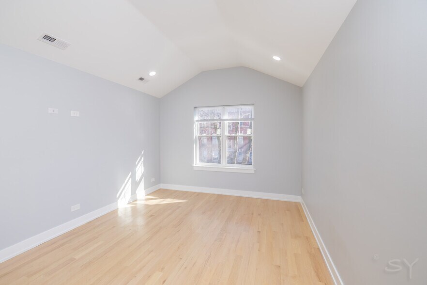 More Photos Of 6126 Eberhart ave, Chicago Apartments For Sale