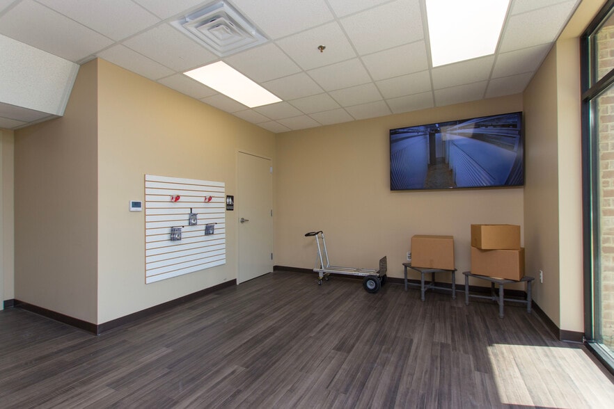 More Photos Of 11017 County Line, Madison Self Storage For Sale