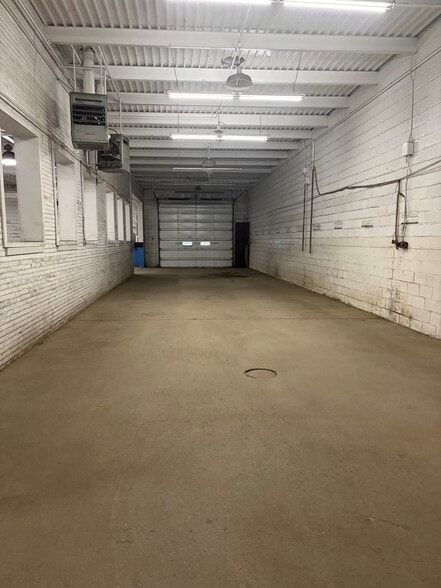 More Photos Of 2011 St Clair Ave NE, Cleveland Auto Repair For Sale