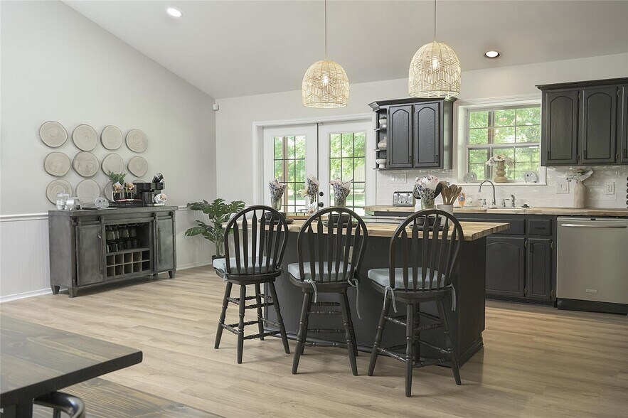 More Photos Of 2475 Belpine Loop, Broken Bow Flex For Sale