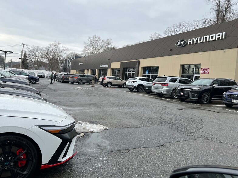 More Photos Of 111 S Central Ave, Hartsdale Freestanding For Lease