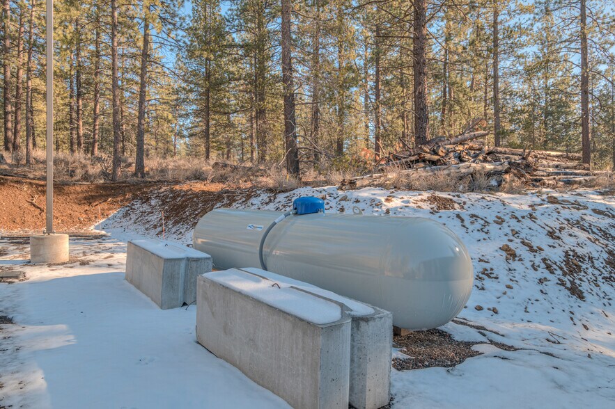 More Photos Of 56870 Enterprise Dr, Sunriver Flex For Sale