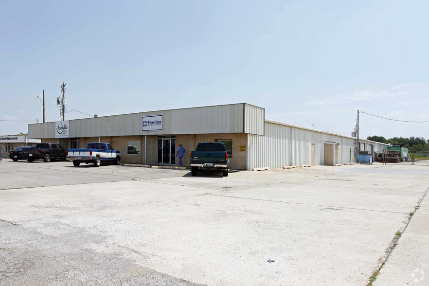 Primary Photo Of 5412-5414 N Rockwell Ave, Bethany Warehouse For Lease