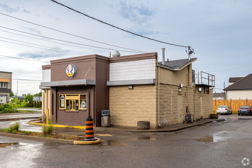 More Photos Of 19 King St S, Alliston Fast Food For Sale