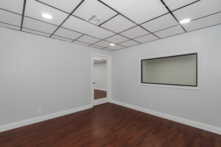 More Photos Of 3650 Coral Ridge Dr, Coral Springs Light Manufacturing For Sale