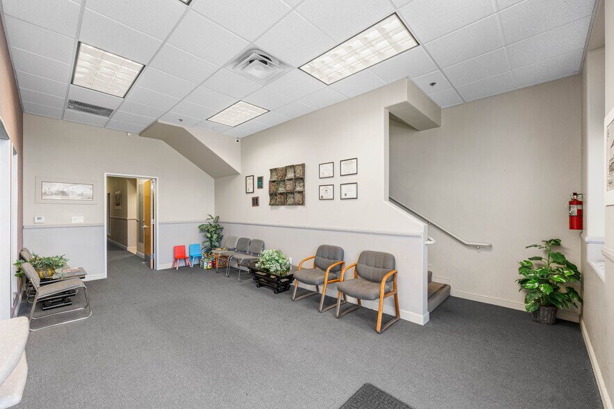More Photos Of 514 Commerce Ave, Palmdale Medical For Sale