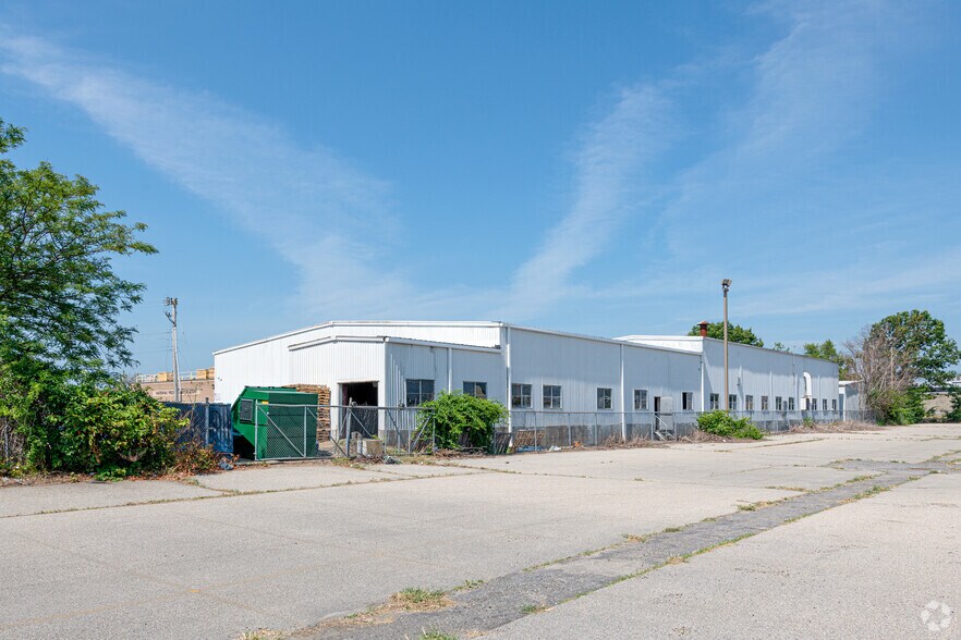 More Photos Of 36 Bellair Ave, Warwick Warehouse For Lease