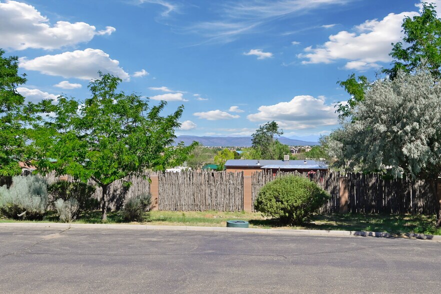 More Photos Of 11 Plaza La Prensa Rd, Santa Fe Warehouse For Sale