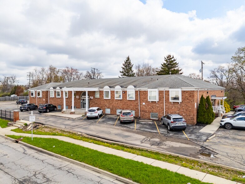 More Photos Of 50 Old Village Rd, Columbus Office For Lease