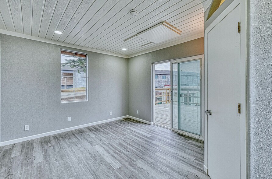 More Photos Of 7550 Sandholdt Rd, Moss Landing Warehouse For Sale