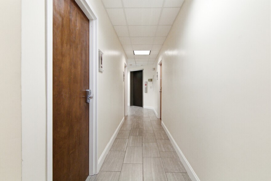 More Photos Of 1640 W Oakland Park Blvd, Fort Lauderdale Office For Sale