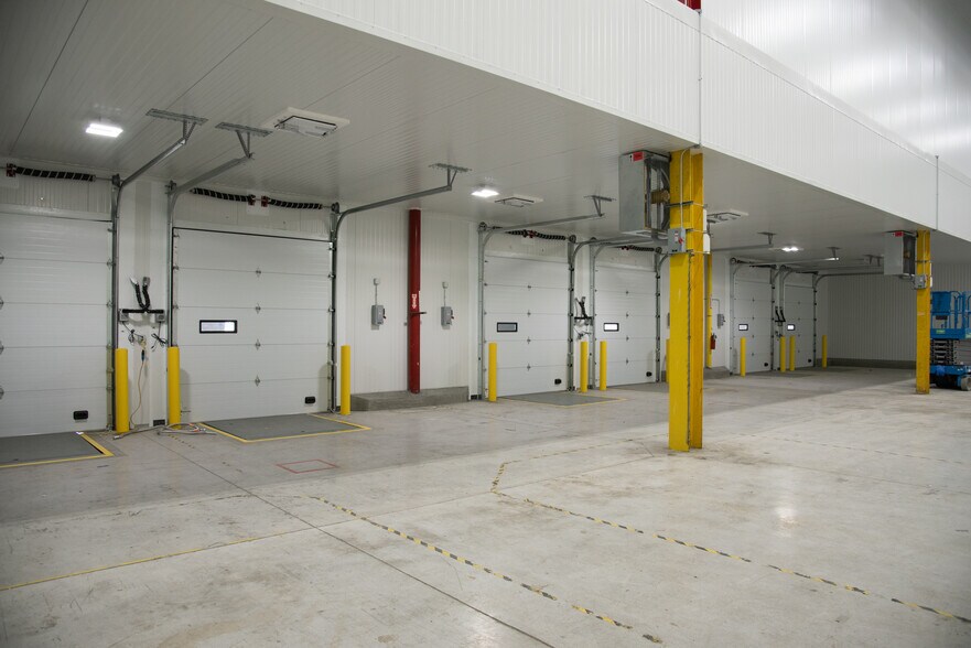 More Photos Of 17411 Valley Blvd, City of Industry Warehouse For Lease