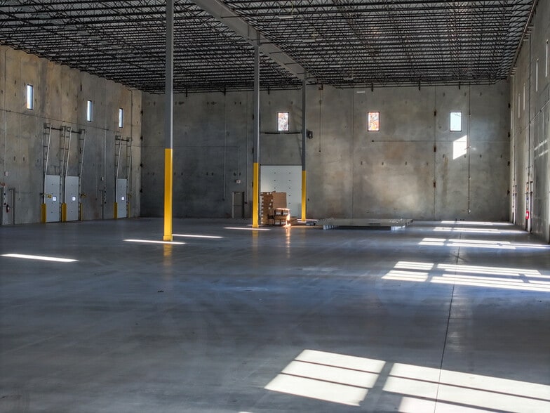 More Photos Of 1 Barbiche Dr, Flemington Unknown For Lease