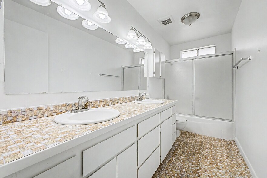 More Photos Of 8038 E Almeria Rd, Scottsdale Office For Sale