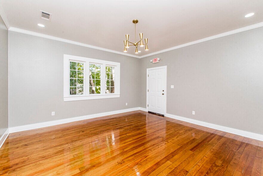 More Photos Of 302 Louisiana Ave, Bogalusa Office For Lease