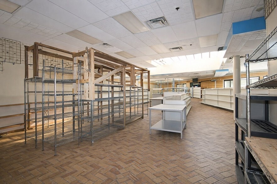 More Photos Of 10909 Rockaway Blvd, South Ozone Park Storefront For Lease
