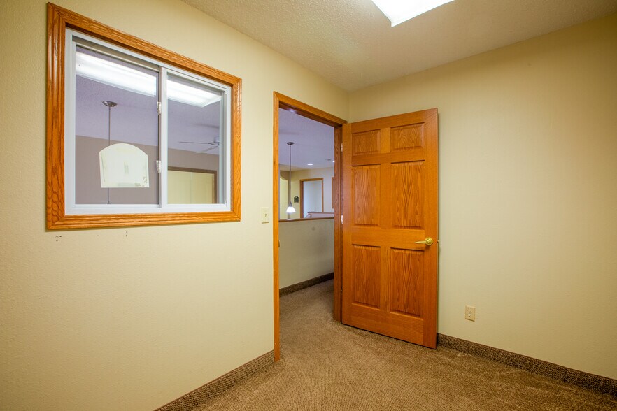 More Photos Of 1411 W Dakota Pkwy, Williston Office For Lease