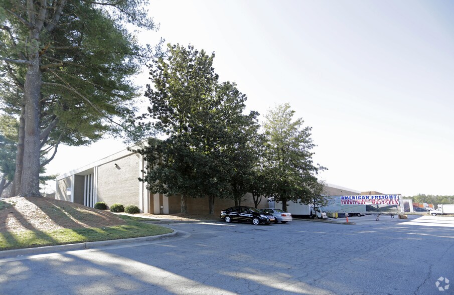 More Photos Of 6796 Jimmy Carter Blvd, Peachtree Corners Warehouse For Lease