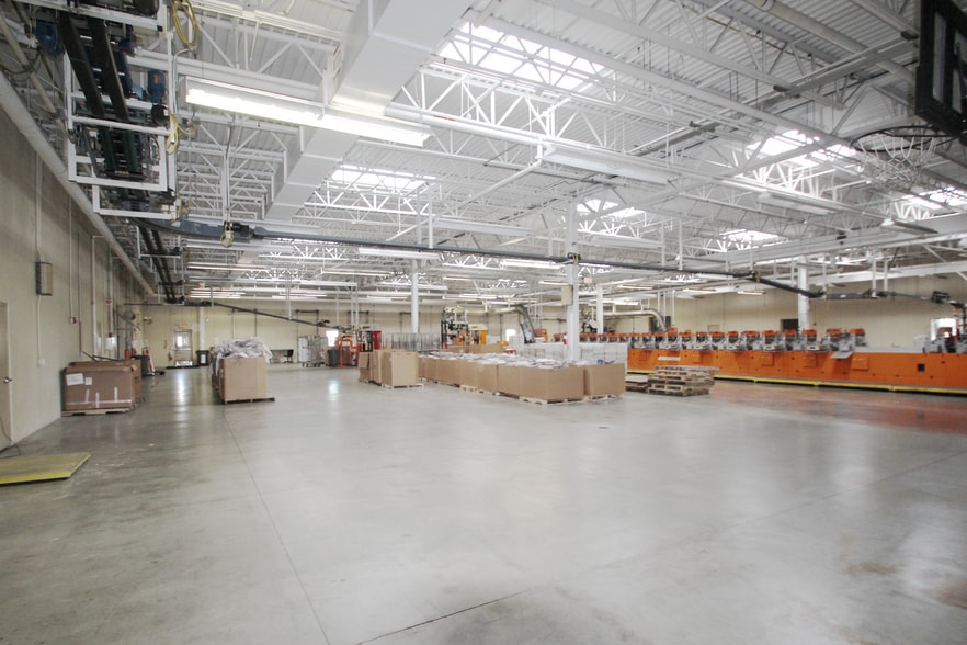 More Photos Of 225 East Ave, Elyria Warehouse For Sale