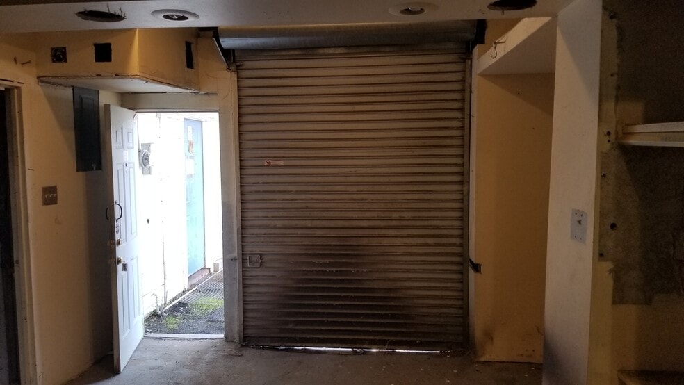 More Photos Of Road 3 and Harbor Drive, Sausalito Warehouse For Lease