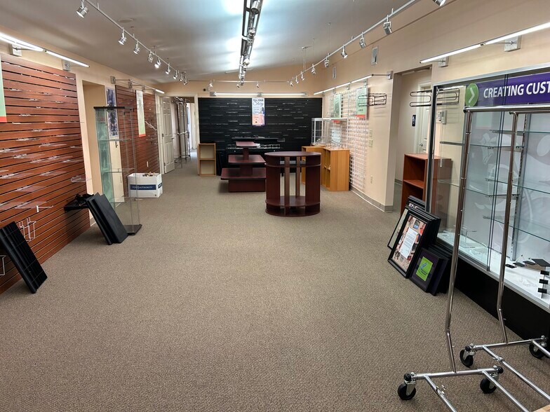 More Photos Of 60 Shillington Rd, Sinking Spring Showroom For Sale