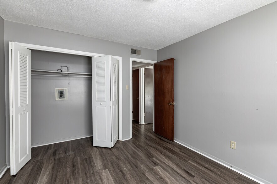More Photos Of , Memphis Multifamily For Sale