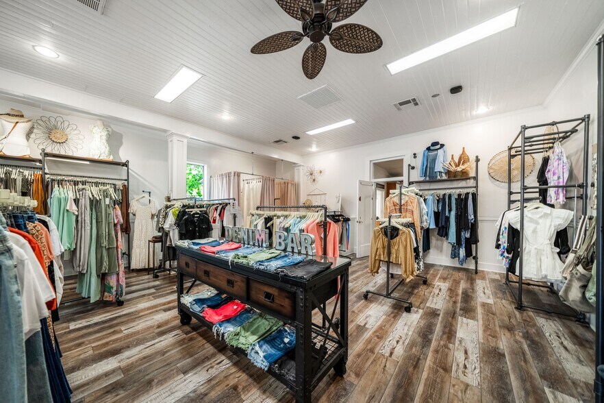 More Photos Of 20832 Front St, Cottonwood General Retail For Sale