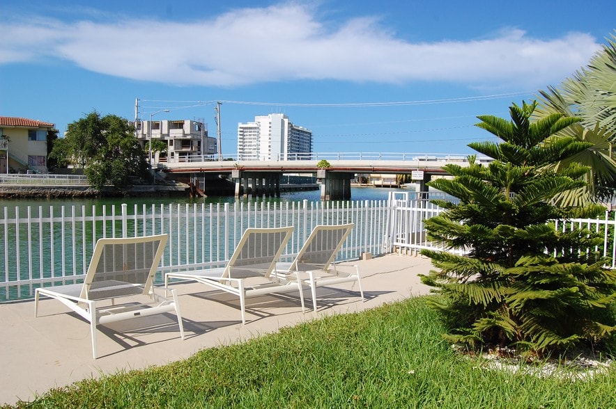 More Photos Of 965 Marseille Dr, Miami Beach Apartments For Sale