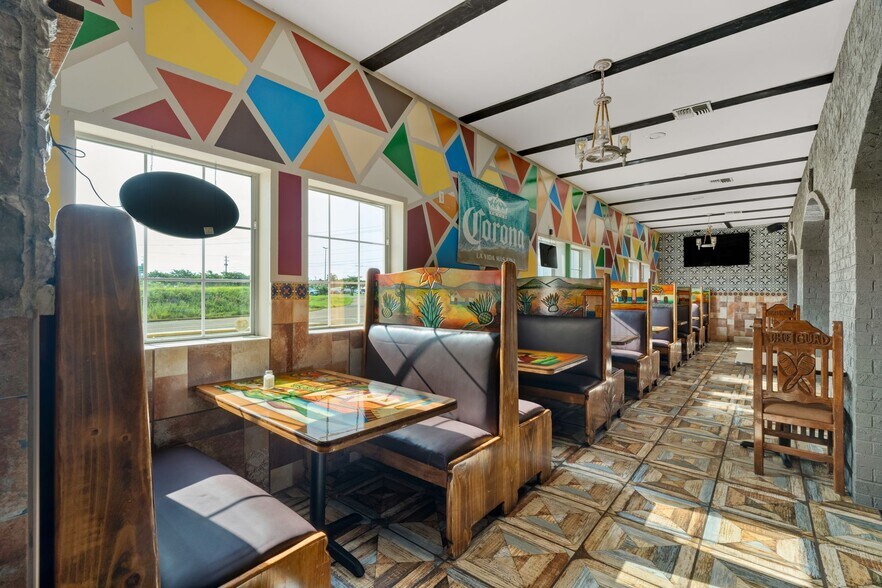 More Photos Of 929 US-98, Columbia Restaurant For Sale