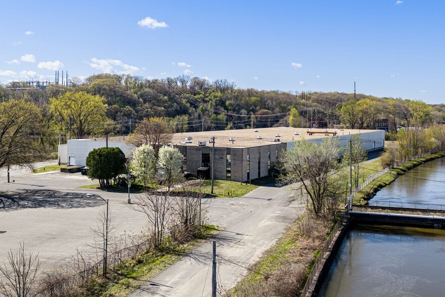 More Photos Of 111 Mosher St, Holyoke Warehouse For Lease
