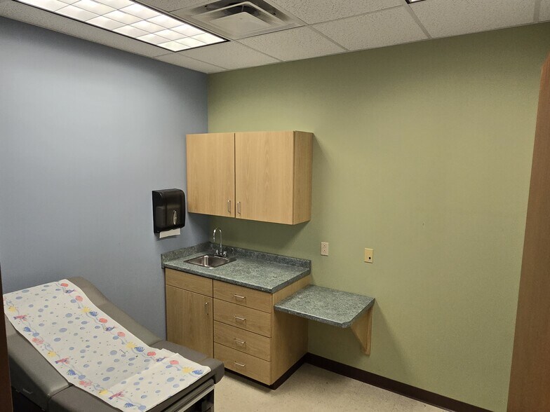 More Photos Of 1318 Euclid Ave, Bristol Freestanding For Lease