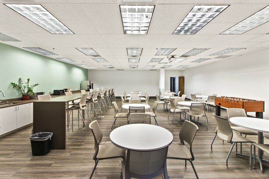 More Photos Of 8911 S Sandy Pky, Sandy Unknown For Lease