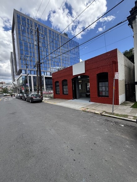Primary Photo Of 315 24th St, Oakland Auto Repair For Sale