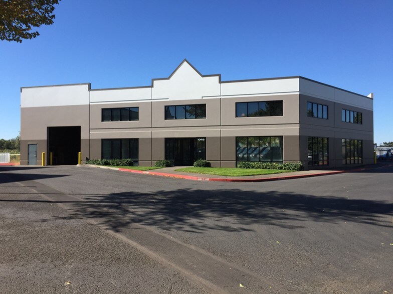 More Photos Of 1057 NW Corporate Dr, Troutdale Warehouse For Lease
