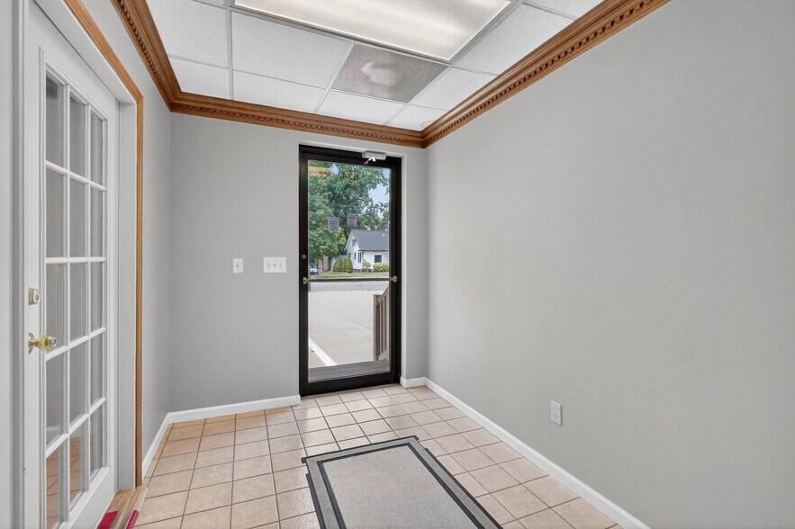 More Photos Of 638 Main St, Columbia Office For Sale