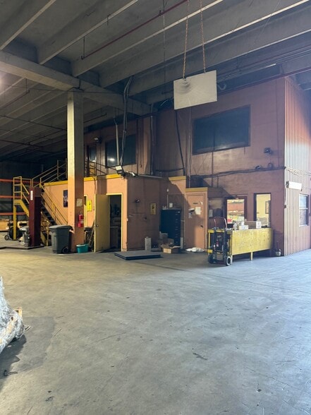 More Photos Of 8300 NW 70th St, Miami Warehouse For Lease