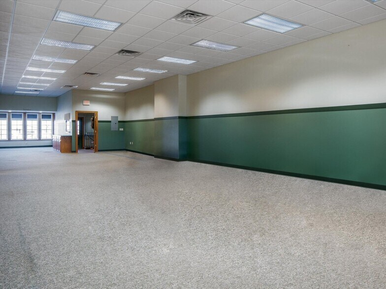 More Photos Of 812-814 S 8th St, Manitowoc Office Residential For Sale