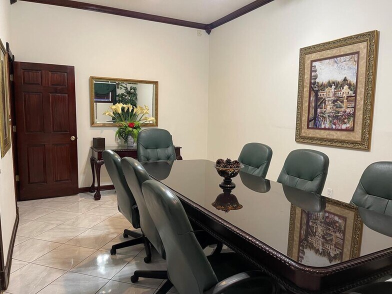 More Photos Of 505 Quarry St, Eagle Pass Office For Sale