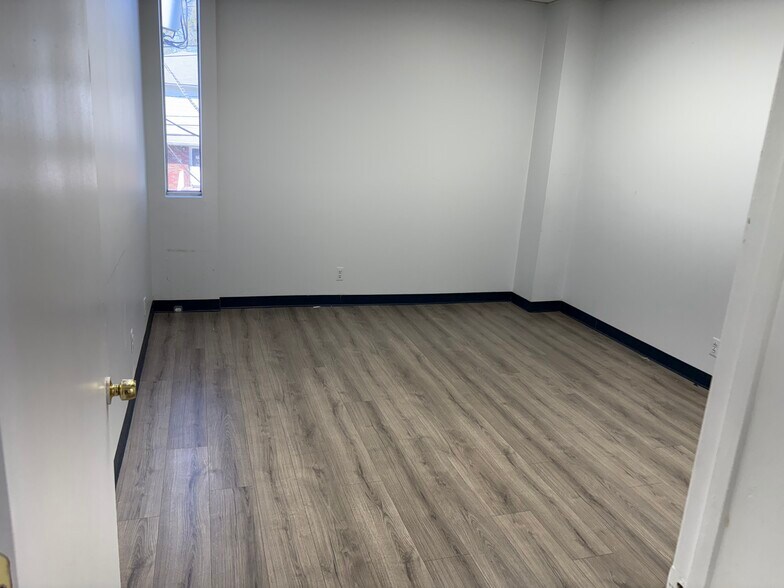 More Photos Of 241 Molnar Dr, Elmwood Park Medical For Lease