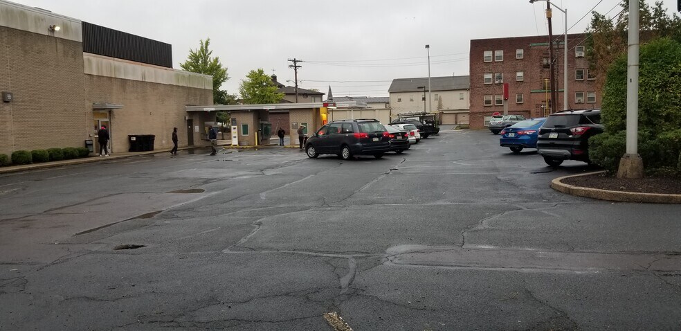 More Photos Of 415 E High St, Pottstown Storefront Retail Office For Lease