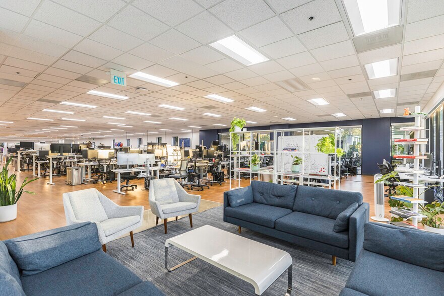 More Photos Of 82 Pioneer Way, Mountain View Research And Development For Lease