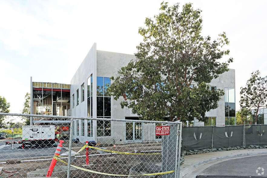 More Photos Of 75 Doppler, Irvine Loft Creative Space For Lease