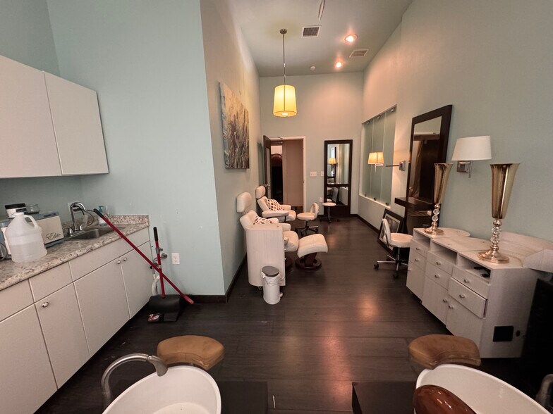 More Photos Of 2140 W Grande Blvd, Tyler Medical For Lease