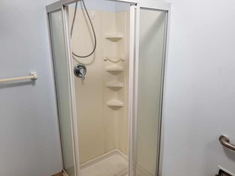 More Photos Of 3667-3691 46th Ave N, Saint Petersburg Manufacturing For Lease