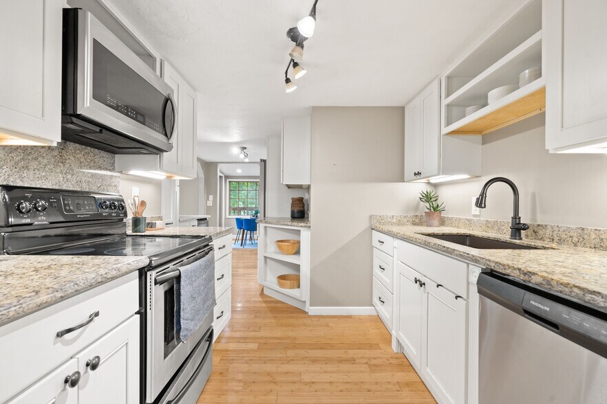 More Photos Of 1824 SW Greenway Cir, West Linn Specialty For Sale