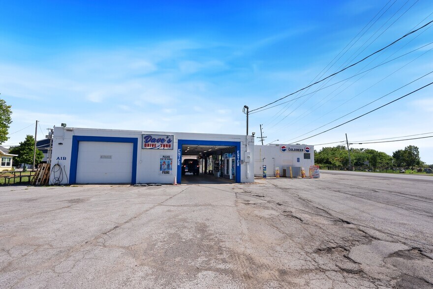 More Photos Of 7697 E Harbor Rd, Lakeside Marblehead Convenience Store For Sale